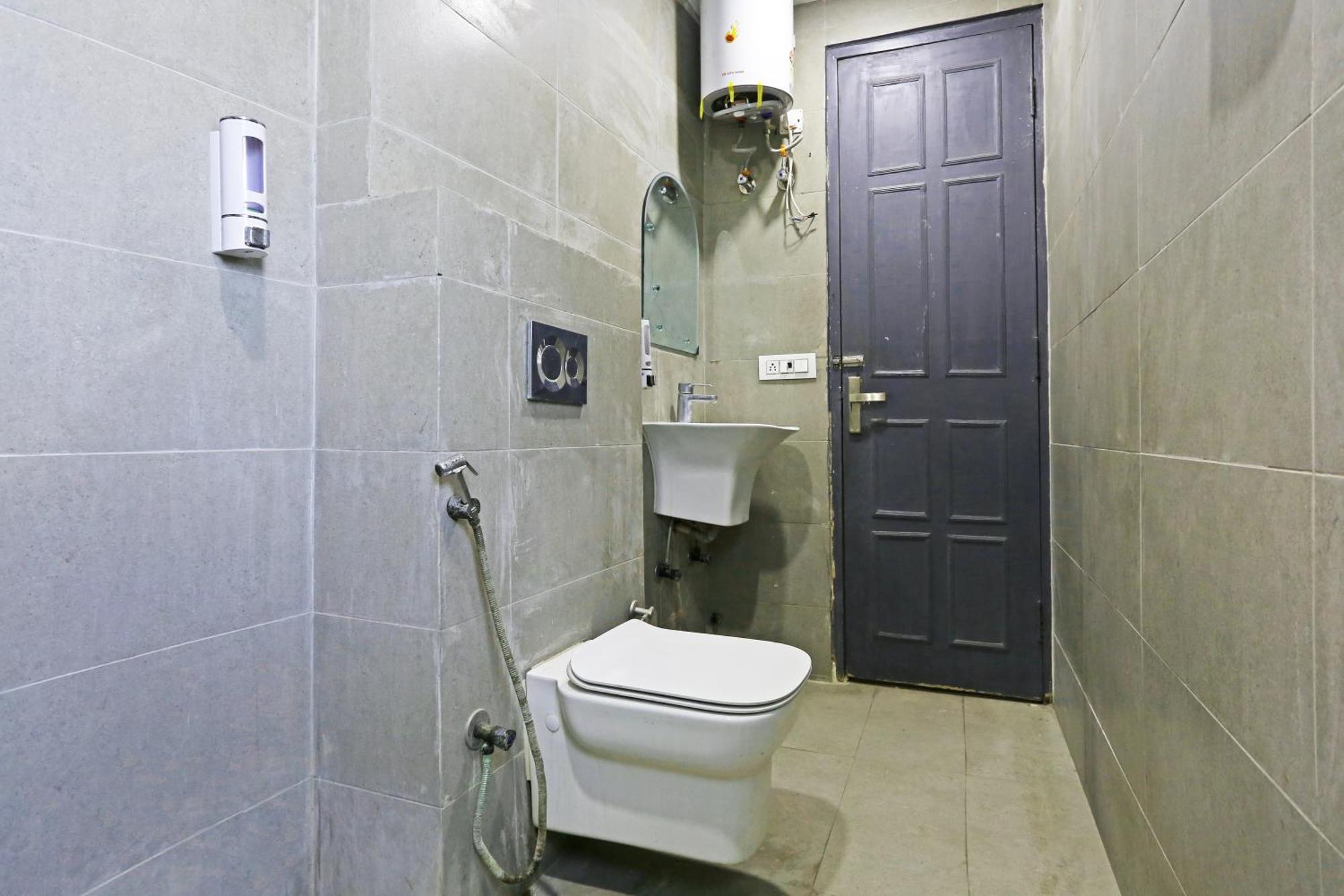 Hotel Twamev Residency Uttam Nagar Couple Friendly دلهي المظهر الخارجي الصورة